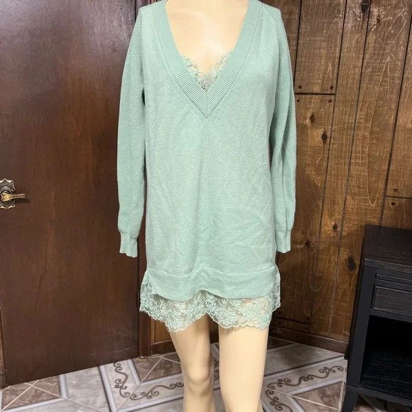 Auth.Ermanno Scervino Green laced Cashmere Sweater, size 42, in Mint  condition is available for purchase on au PAY Market - Imported Goods  Online Store Co.Ltd. | au PAY Market - Online Shopping Site